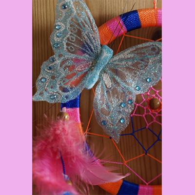 Butterfly dream catchers make for easy summer crafts. 