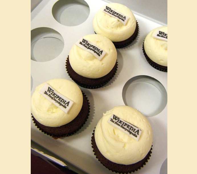 Wikipedia-themed cupcakes