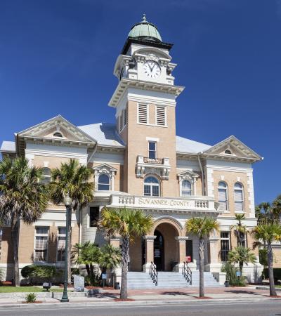 photo of exterior of Suwannee County Courthouse in Florida