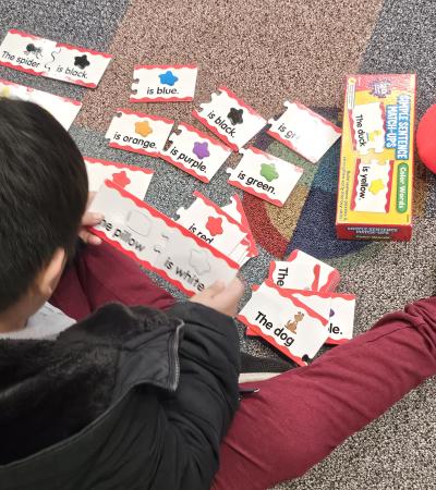 A child plays with color cards