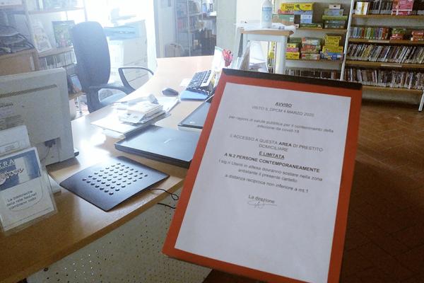 A sign near the desk at the Public Library of Empoli in Tuscany