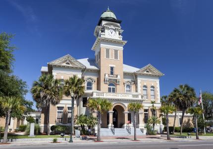 photo of exterior of Suwannee County Courthouse in Florida