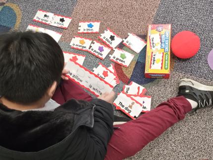 A child plays with color cards