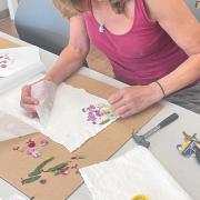 Hammer flower dyeing in progress